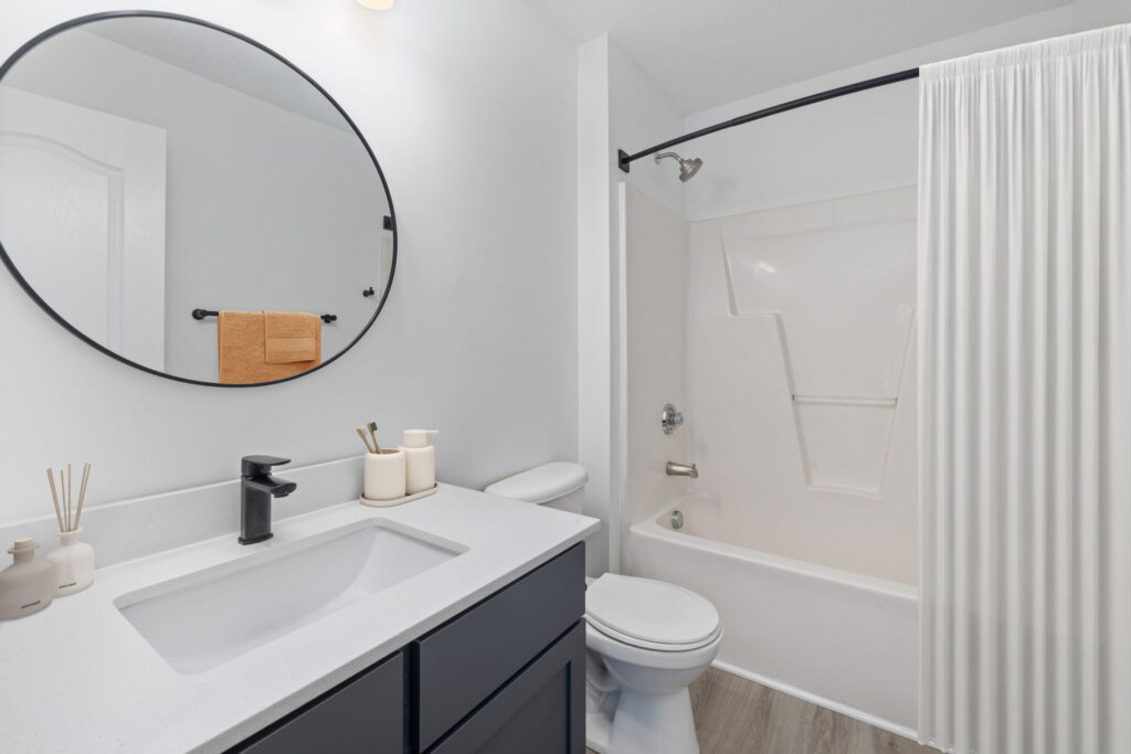 Bathroom with toilet and tub shower